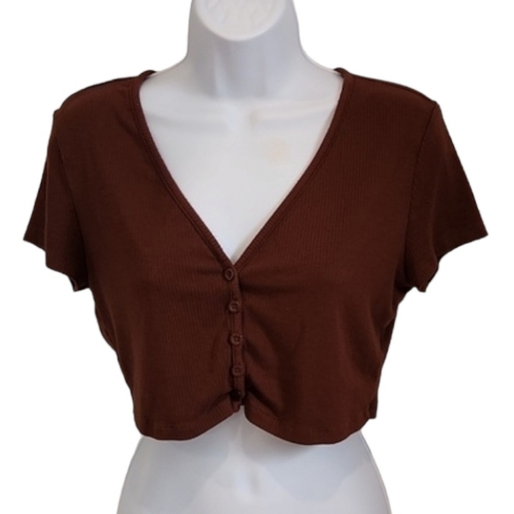 Brown Button Front Ribbed Crop Tee - Picture 2 of 7